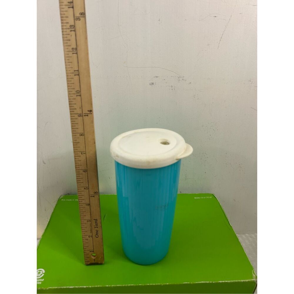 Tupperware blue tumbler with white‎ lid
